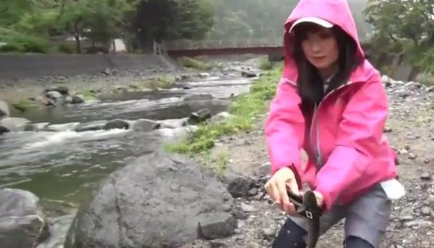 หนังโป๊ญี่ปุ่น สอนตกปลาแล้วขอเย็ดหี สาวสวยใจดีให้คุณลุงได้เสียวจนน้ำแตก